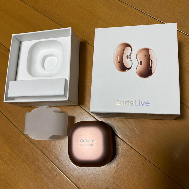 SAMSUNG(サムスン)のGalaxy Buds Live ミスティックブロンズ 中古美品 スマホ/家電/カメラのオーディオ機器(ヘッドフォン/イヤフォン)の商品写真