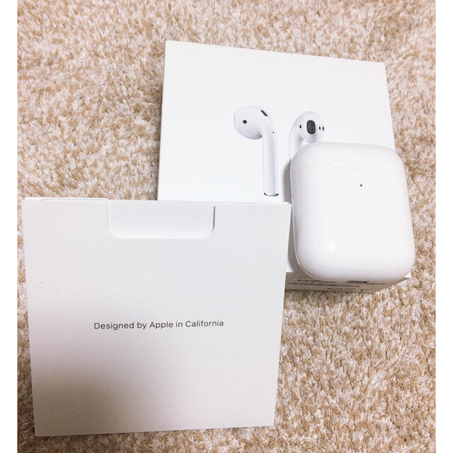 女の子向けプレゼント集結 - Apple AirPods (両耳、充電器) 純正品 第2世代 ヘッドフォン/イヤフォン
