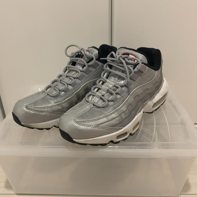 NIKE(ナイキ)のNIKE AIR MAX 95 premium qs シルバー メンズの靴/シューズ(スニーカー)の商品写真