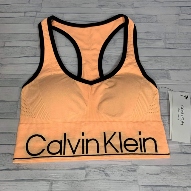 Calvin Klein(カルバンクライン)の新品2点セット　カルバンクライン　スポーツブラ ブラトップ スポーツ/アウトドアのトレーニング/エクササイズ(トレーニング用品)の商品写真
