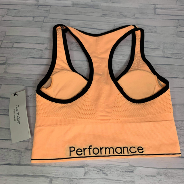 Calvin Klein(カルバンクライン)の新品2点セット　カルバンクライン　スポーツブラ ブラトップ スポーツ/アウトドアのトレーニング/エクササイズ(トレーニング用品)の商品写真