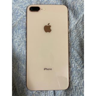 アップル(Apple)のSIMロック解除住 iPhone 8 Plus Gold 64 GB au(スマートフォン本体)