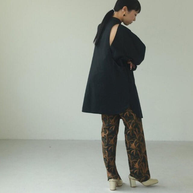 TODAYFUL(トゥデイフル)の11/30迄 テッド様専用 Jacquard Slit Trousers 38 レディースのパンツ(クロップドパンツ)の商品写真