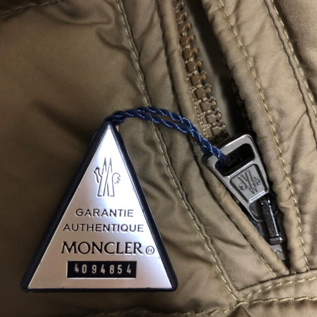 MONCLER(モンクレール)のモンクレール　ダウン　ベスト メンズのジャケット/アウター(ダウンベスト)の商品写真