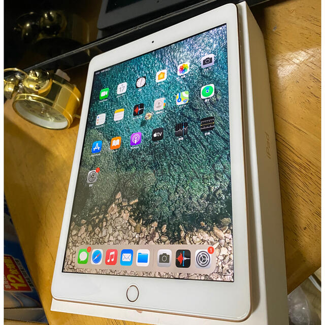 極美品　iPad6 32GB SIMフリー　アイパッド　6世代　2018sv