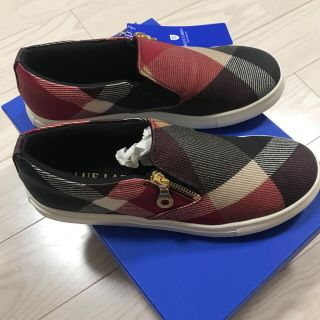 バーバリーブルーレーベル(BURBERRY BLUE LABEL)の新品　ブルー　レーベル　クレストブリッジ　スリッポン スニーカー(スニーカー)