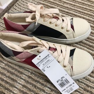 バーバリーブルーレーベル(BURBERRY BLUE LABEL)の新品　ブルー　レーベル　クレストブリッジ　スニーカー(スニーカー)