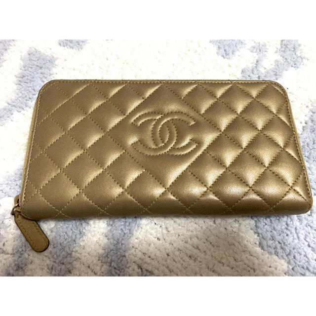 CHANEL(シャネル)の美品！CHANEL シャネル シープレザー　ゴールド　ココ　長財布　ウォレット レディースのファッション小物(財布)の商品写真