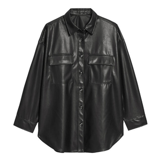 ジーユー(GU)のLサイズ　フェイクレザーダブルポケットシャツ　長袖　ブラック　GU(シャツ/ブラウス(長袖/七分))