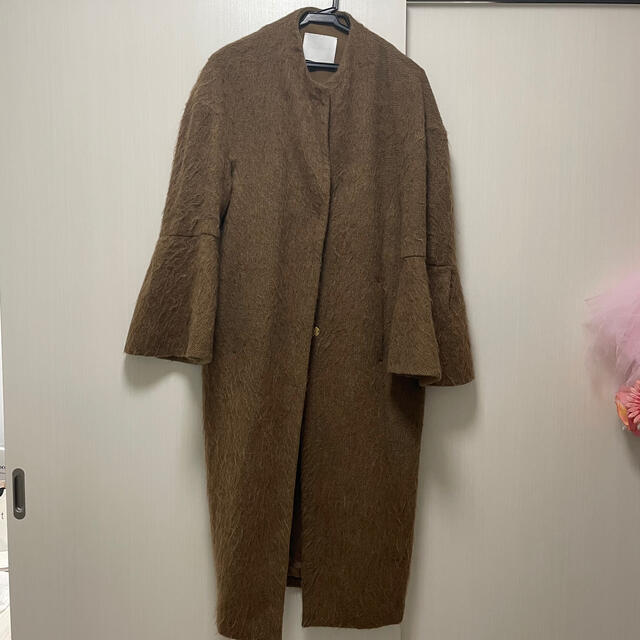 mame(マメ)のMame Kurogouchi フレアスリーブコート レディースのジャケット/アウター(ロングコート)の商品写真