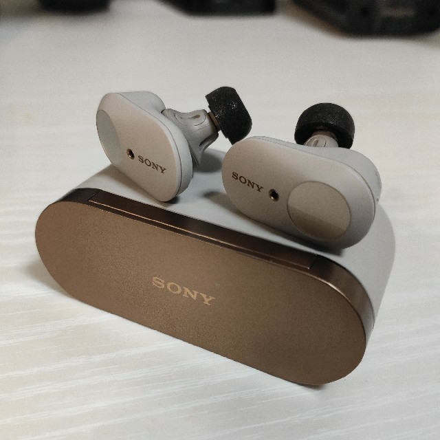 SONY(ソニー)のWF-1000xm3 SONY ワイヤレスイヤホン 美品 スマホ/家電/カメラのオーディオ機器(ヘッドフォン/イヤフォン)の商品写真