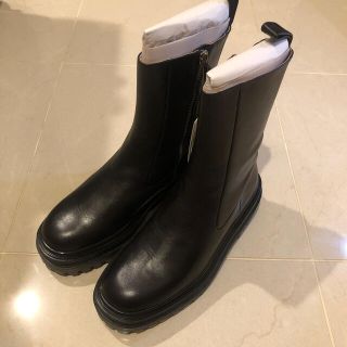 ザラ(ZARA)の新品　ZARA トラックソール レザー アンクル フラット ブーツ　37(ブーツ)