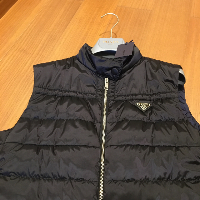 最終 新品 正規品 PRADA プラダ ダウン ベスト ブラック nero 40 | www