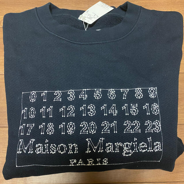 Maison Martin Margiela(マルタンマルジェラ)のメゾン　マルジェラ　カレンダースウェット　ダークブルー メンズのトップス(スウェット)の商品写真