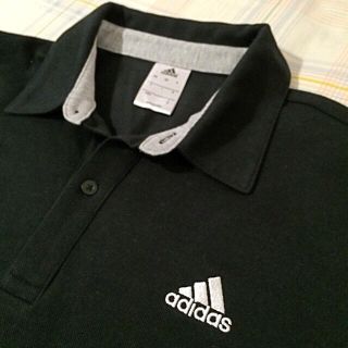 アディダス(adidas)のadidas 黒 シャツ M？ 良品(ポロシャツ)