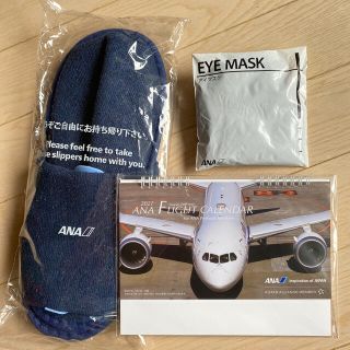 エーエヌエー(ゼンニッポンクウユ)(ANA(全日本空輸))のアイマスク・スリッパ付き☆ ANA 2021年卓上カレンダー(カレンダー/スケジュール)