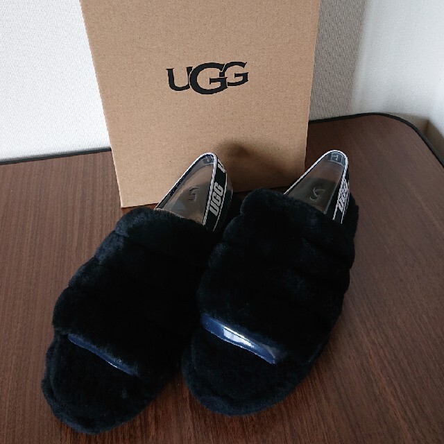 UGG(アグ)のUGG フラッフイヤー スライド ブラック 23.5センチ レディースの靴/シューズ(サンダル)の商品写真