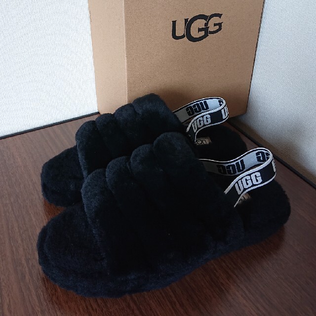 UGG(アグ)のUGG フラッフイヤー スライド ブラック 23.5センチ レディースの靴/シューズ(サンダル)の商品写真