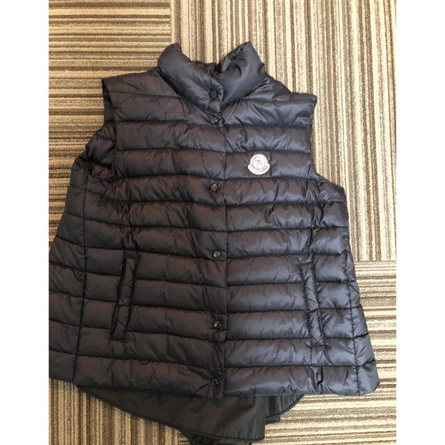 MONCLER(モンクレール)のモンクレール MONCLER ダウンベスト サイズ0 後ろが可愛い レディースのジャケット/アウター(ダウンベスト)の商品写真