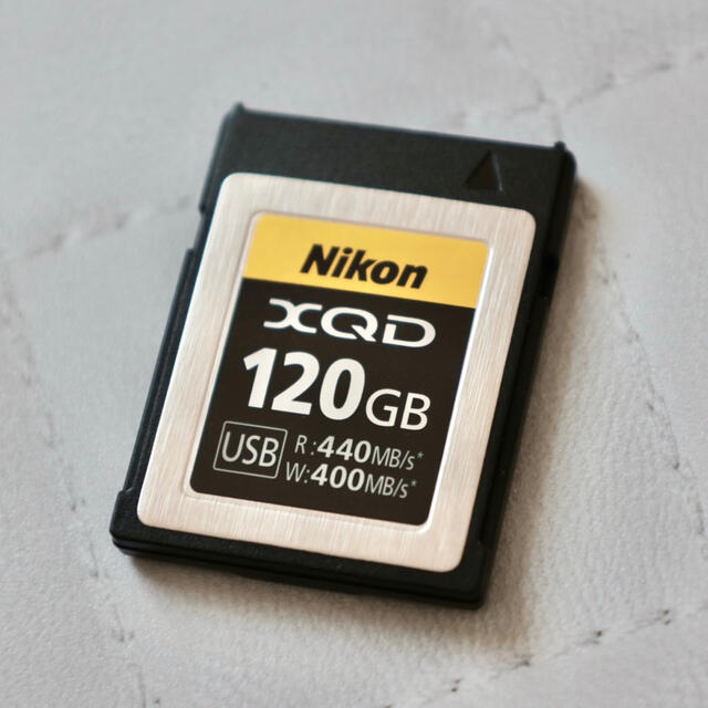 Nikon(ニコン)のNikon XQD 120gb / Sony QDA-SB1  スマホ/家電/カメラのカメラ(その他)の商品写真