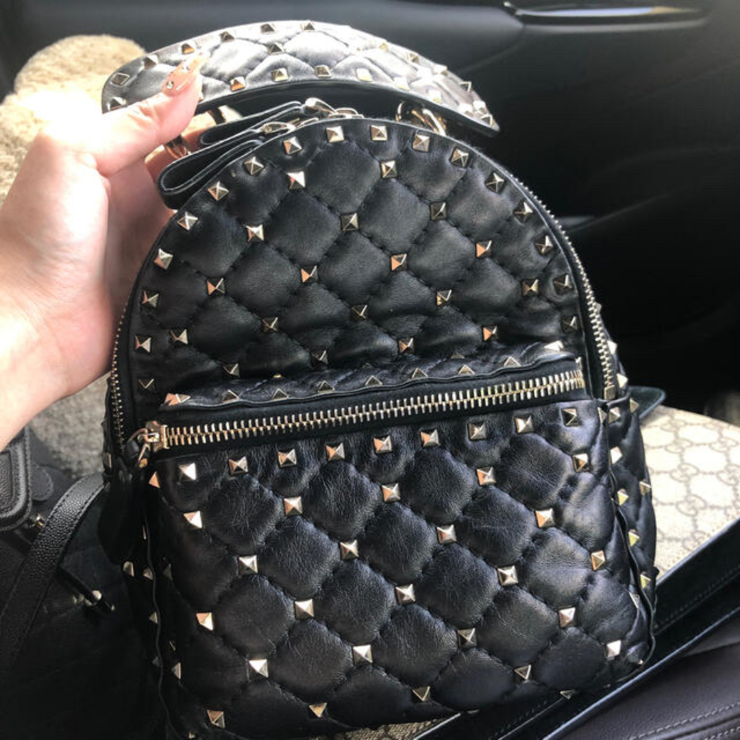 VALENTINO - バレンティノ ロックスタッズリュックの通販 by VALENTINO - バレンティノ ロックスタッズリュックの通販 by