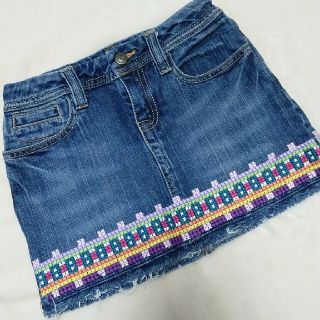 ギャップキッズ(GAP Kids)のGAP kids デニム刺繍スカート　130(スカート)