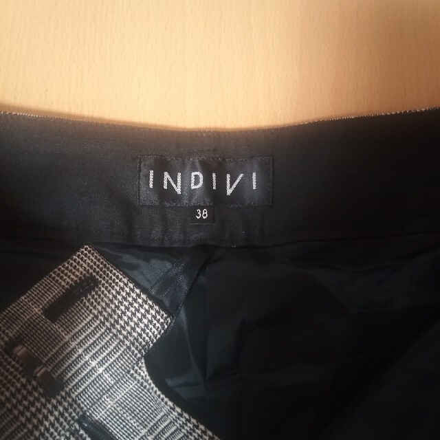 INDIVI(インディヴィ)のスラックス テーパードパンツ　#INDIVI 　8分丈パンツ　週末限定お値下げ レディースのパンツ(クロップドパンツ)の商品写真