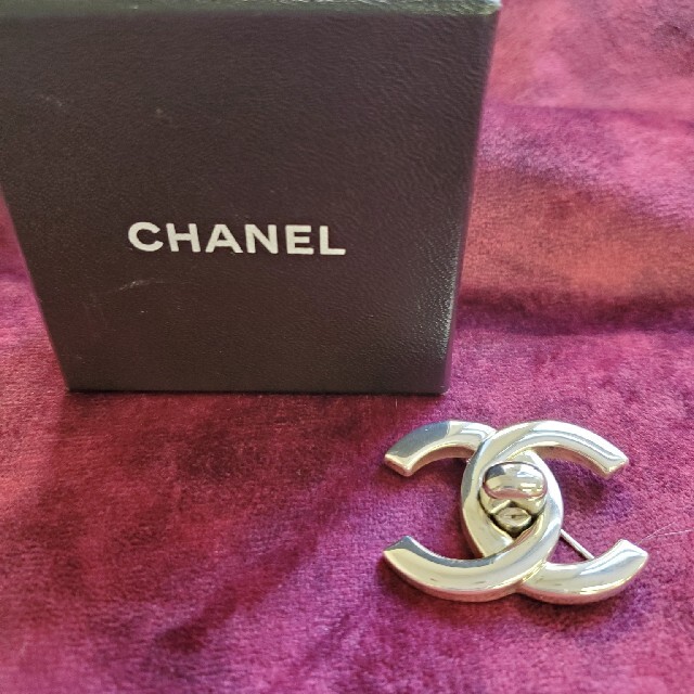 経典ブランド CHANEL - エミさま 専用 CHANELブローチ☆149 ブローチ