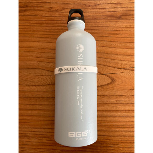 SIGG(シグ)のsayaさま専用　ラバ　水素水ボトル　スモーキーブルー スポーツ/アウトドアのトレーニング/エクササイズ(ヨガ)の商品写真