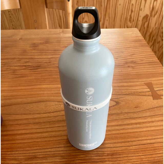 SIGG(シグ)のsayaさま専用　ラバ　水素水ボトル　スモーキーブルー スポーツ/アウトドアのトレーニング/エクササイズ(ヨガ)の商品写真