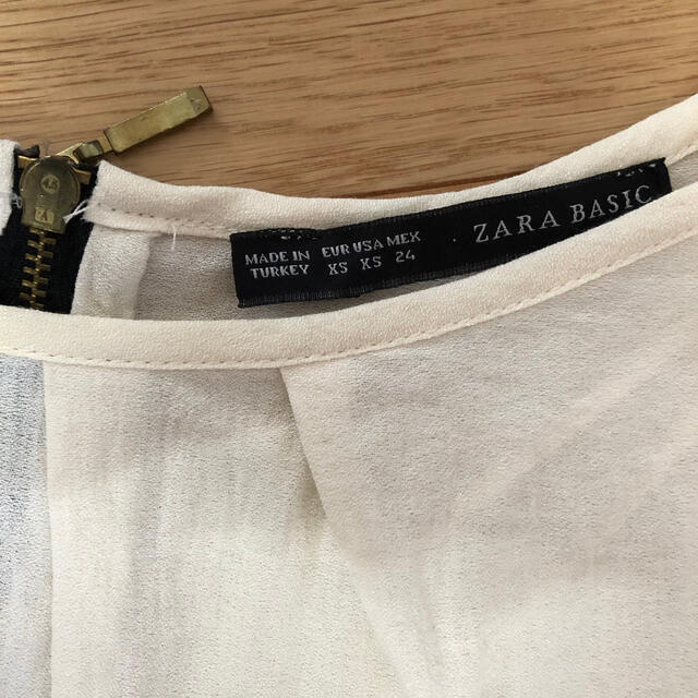ZARA(ザラ)のZARA BASIC  トップス　未使用　 レディースのトップス(シャツ/ブラウス(半袖/袖なし))の商品写真