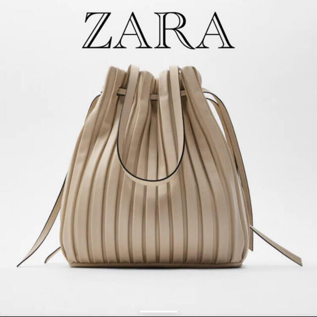 ZARA(ザラ)のZARA プリーツ加工　バゲットバッグ　ベージュ レディースのバッグ(ハンドバッグ)の商品写真