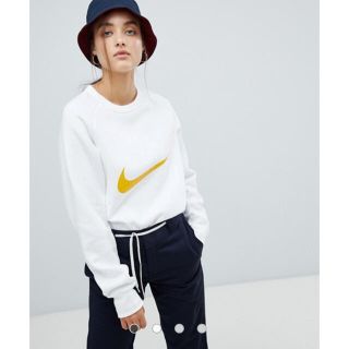 ナイキ(NIKE)の【新品☆タグ付】NIKE ナイキ トレーナー 白(トレーナー/スウェット)