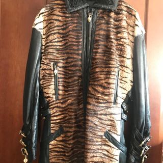 Gianni Versace - ジャンニヴェルサーチ レザーブルゾンの通販|ラクマ