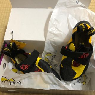 スポルティバ(LA SPORTIVA)の新品未使用　スポルティバ　スクマワ　クライミングシューズ(登山用品)