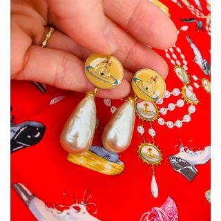 vivienne westwood エナメルボタン ピアス 新品-