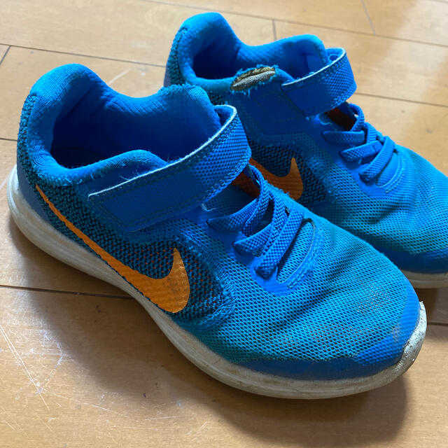 NIKE(ナイキ)のNIKE  スニーカー　　19センチ キッズ/ベビー/マタニティのキッズ靴/シューズ(15cm~)(スニーカー)の商品写真