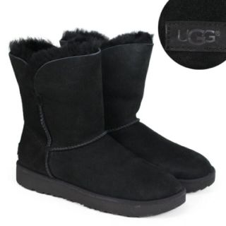 アグ(UGG)の【新品未使用】UGG クラシックカフショートムートンブーツ【24cm】(ブーツ)