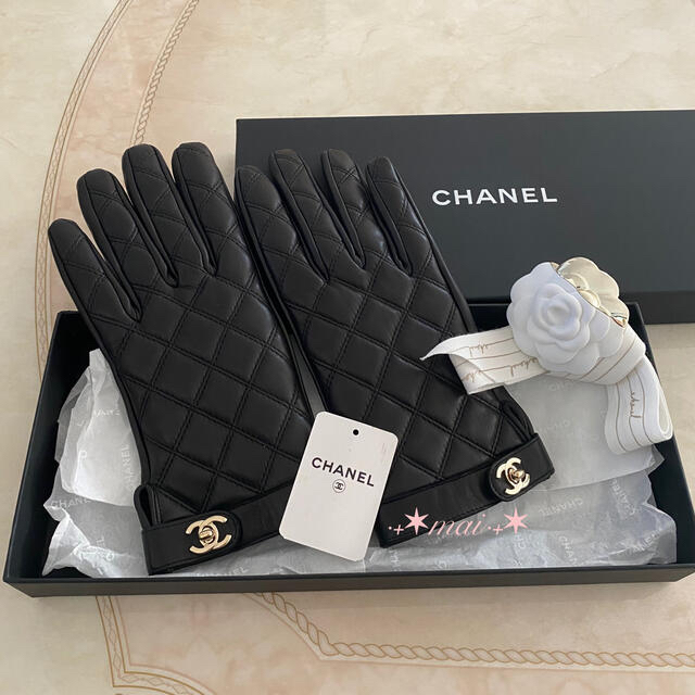 CHANEL(シャネル)の美品♥CHANE ターンロック グローブ 手袋 ブラック レディースのファッション小物(手袋)の商品写真