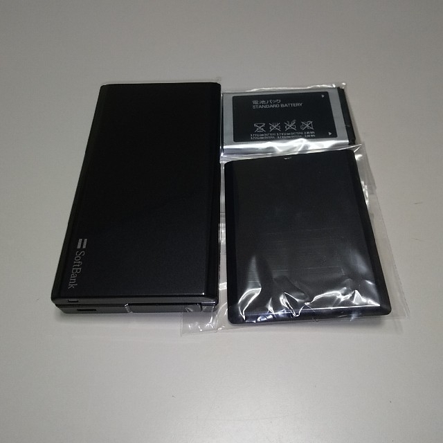 SAMSUNG(サムスン)の740SC SIMロック解除済  黒色 スマホ/家電/カメラのスマートフォン/携帯電話(携帯電話本体)の商品写真