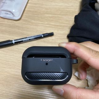 シュピゲン(Spigen)のspigen エアーポッズプロケース(ヘッドフォン/イヤフォン)