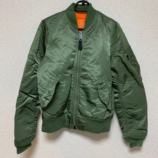 ALPHA INDUSTRIES(アルファインダストリーズ)のALPHA MA-1 レディースのジャケット/アウター(ミリタリージャケット)の商品写真