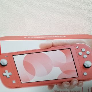 ニンテンドウ(任天堂)のNintendo Switch Lite　コーラルピンク(携帯用ゲーム機本体)