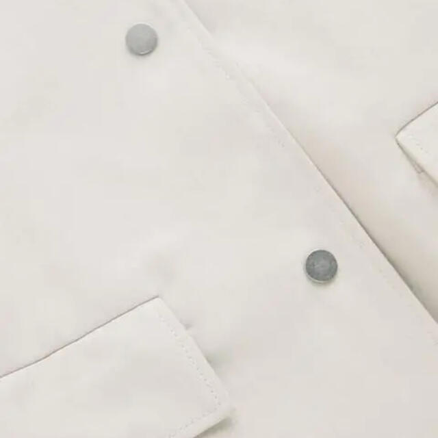 COS(コス)の新品 COS オールホワイト ロングコート ステンカラーコート コス メンズのジャケット/アウター(チェスターコート)の商品写真