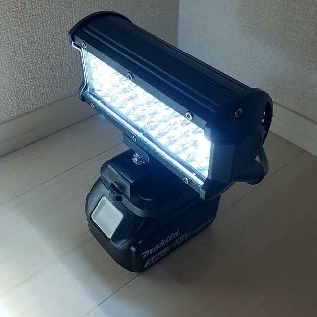 LED48W クリップ式　投光器 充電式 集魚灯 作業灯 アウトドア マキタ