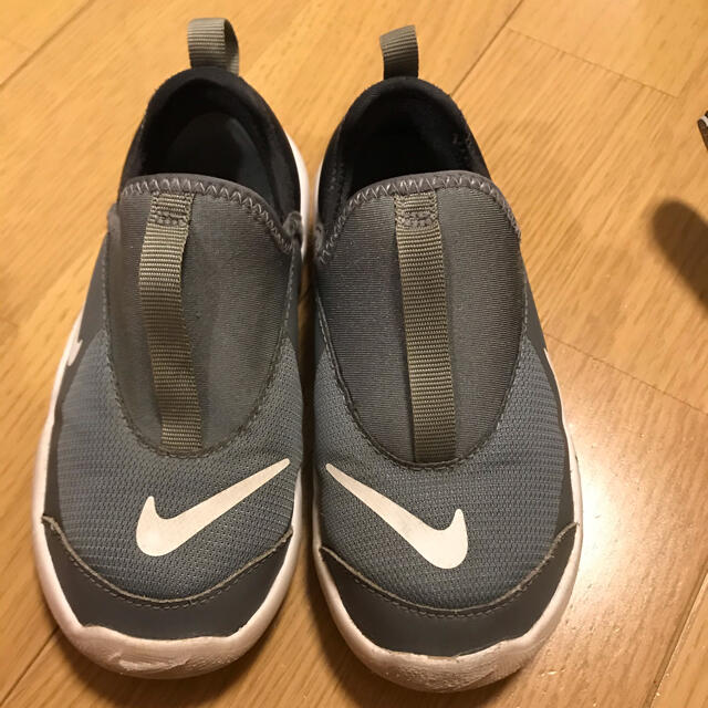 NIKE(ナイキ)のNIKE ナイキ　キッズスニーカー　16センチ　スリッポン　ナイキスニーカー キッズ/ベビー/マタニティのキッズ靴/シューズ(15cm~)(スニーカー)の商品写真