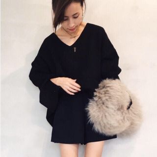 アメリヴィンテージ(Ameri VINTAGE)のAMERI SLIT SLEEVE FLARE KNIT Vネック ニット(ニット/セーター)