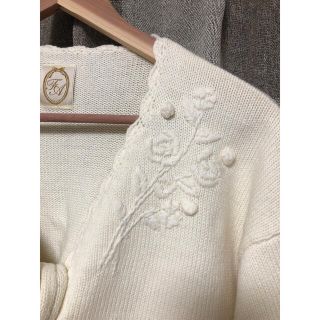 フィント(F i.n.t)のフィント♡ 刺繍オフホワイト　ショートカーデ(カーディガン)