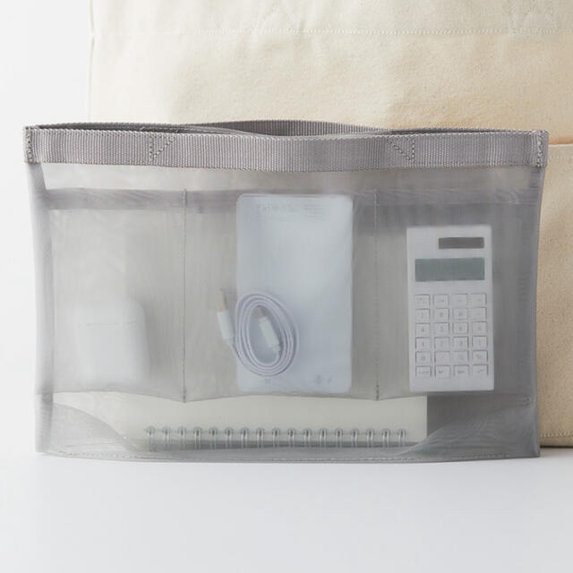 MUJI (無印良品)(ムジルシリョウヒン)のナイロンメッシュバッグインバッグ Ｂ５サイズ用・グレー レディースのバッグ(その他)の商品写真