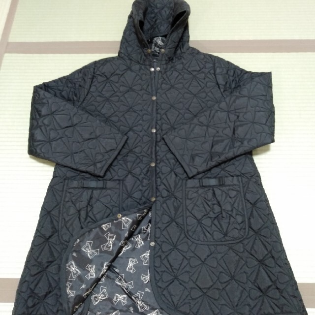 &LOVE　黒ブラックキルティングフード付きコート レディースのジャケット/アウター(ロングコート)の商品写真